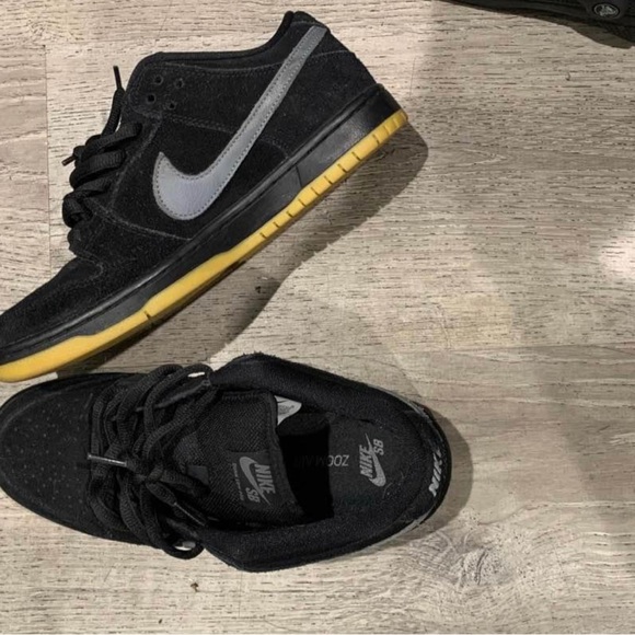 Nike shoe - Picture 2 of 4